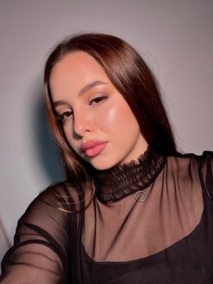 Арина - руководитель проекта.jpg